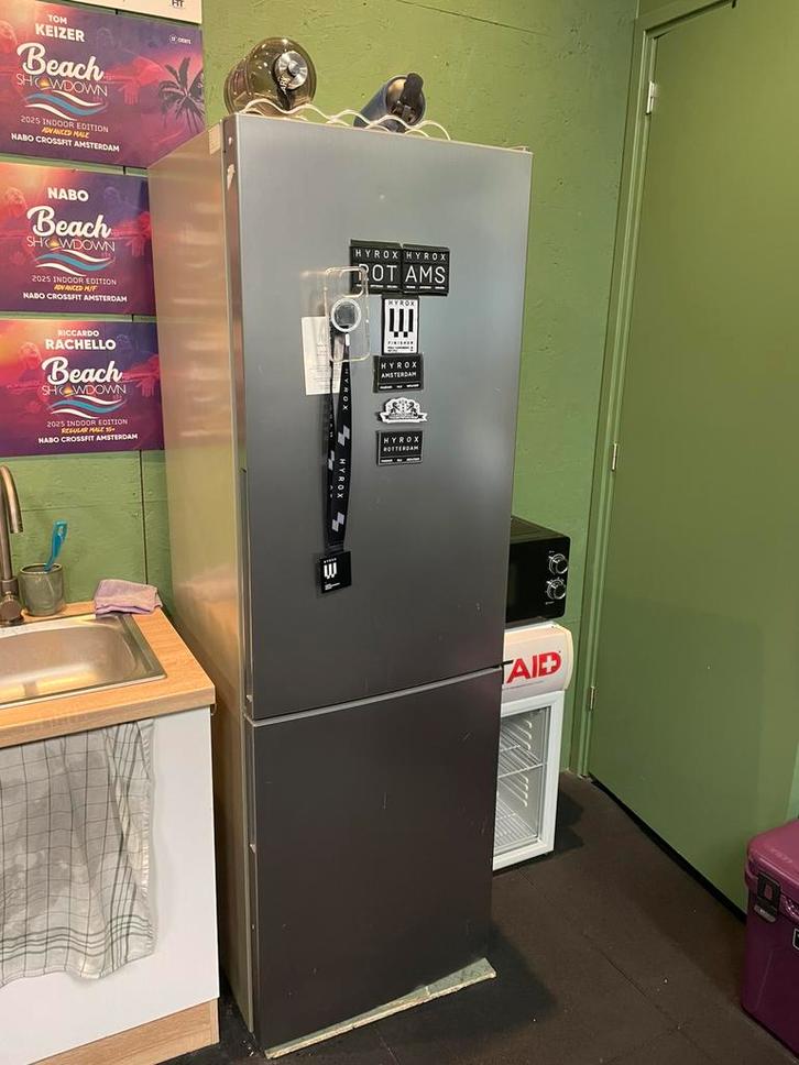 BOSCH koelkast met vriesvak, voor 80€ mag die weg!, Witgoed en Apparatuur, Koelkasten en IJskasten, Zo goed als nieuw, Met vriesvak