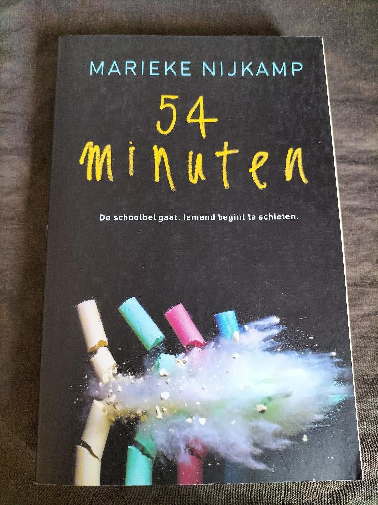 Marieke Nijkamp - 54 minuten (Young Adult, YA), Boeken, Ophalen of Verzenden, Zo goed als nieuw, Marieke Nijkamp, Nederland