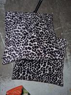 2 Leuke sierkussens met panterprint, Huis en Inrichting, Woonaccessoires | Kussens, Ophalen of Verzenden, Zo goed als nieuw, Zwart