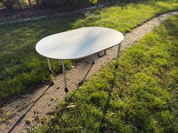 Camping klaptafel beschikbaar voor biedingen