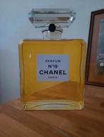 XL factice Chanel No. 19 glas 21 cm hoog, Verzamelen, Parfumverzamelingen, Ophalen of Verzenden, Zo goed als nieuw, Parfumfles