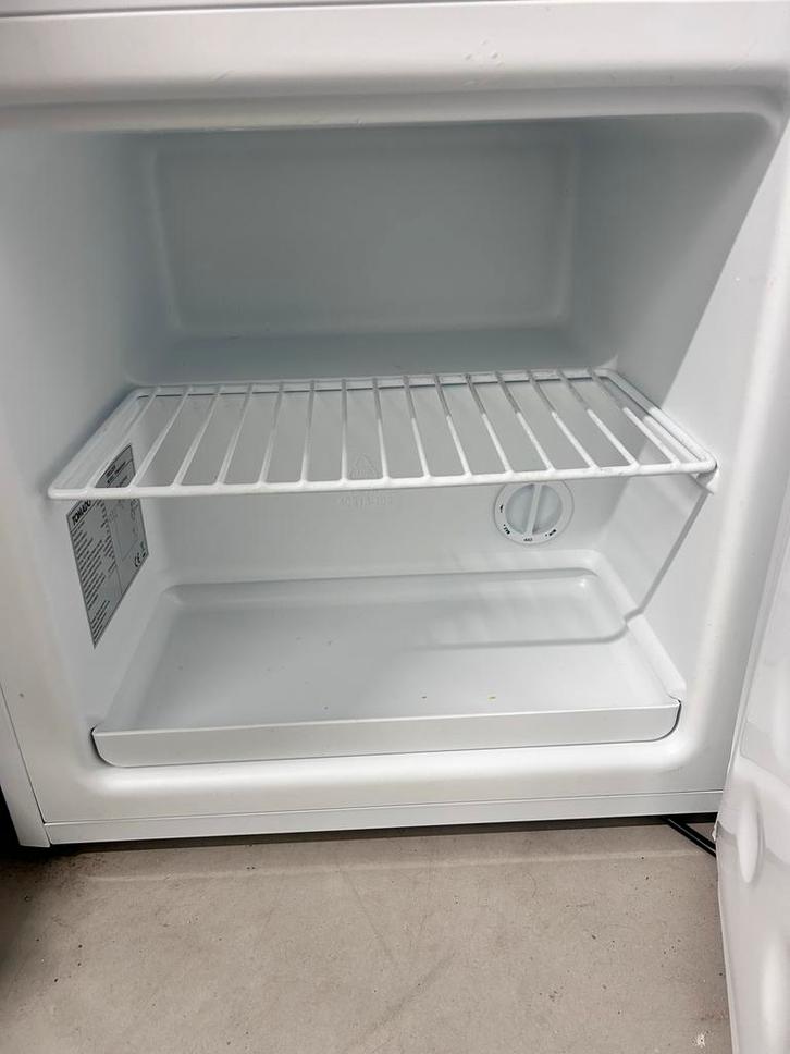Tomado Koelkast - Klein Model, Witgoed en Apparatuur, Koelkasten en IJskasten, Gebruikt, Zonder vriesvak, Minder dan 75 liter