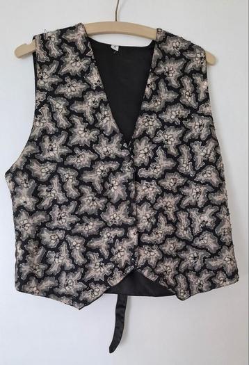 Batik Gilet met feestelijke randjes om de motieven beschikbaar voor biedingen
