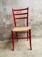 Rood houten stoel met gevlochten zitting , Chiavarine stijl, Huis en Inrichting, Stoelen, Riet of Rotan, Gebruikt, Ophalen of Verzenden