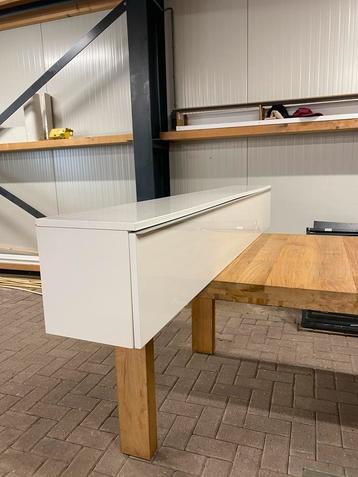 Zwevend TV Meubel met Klep beschikbaar voor biedingen