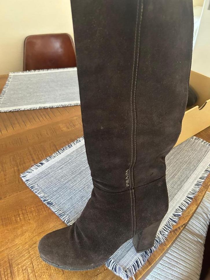 Prada laarzen maat 38, Kleding | Dames, Schoenen, Zo goed als nieuw, Hoge laarzen, Bruin, Ophalen of Verzenden
