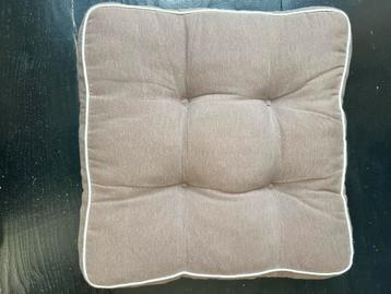 3 Tuinkussens in Perfecte Staat beschikbaar voor biedingen