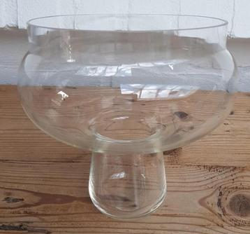 Glazen vaas voor in een houder of te gebruiken als stolp beschikbaar voor biedingen