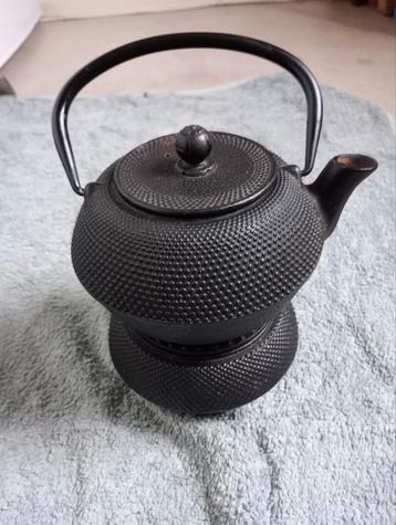 Japanse Gietijzeren theepot met bijbehorend theelicht beschikbaar voor biedingen