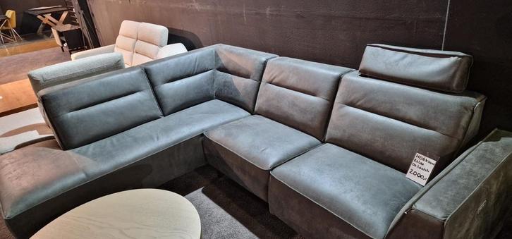 Nieuwe Hoekbank met elektrische relaxfuntie, Huis en Inrichting, Banken | Bankstellen, Nieuw, Hoekbank, Vierpersoons of meer, 250 tot 300 cm