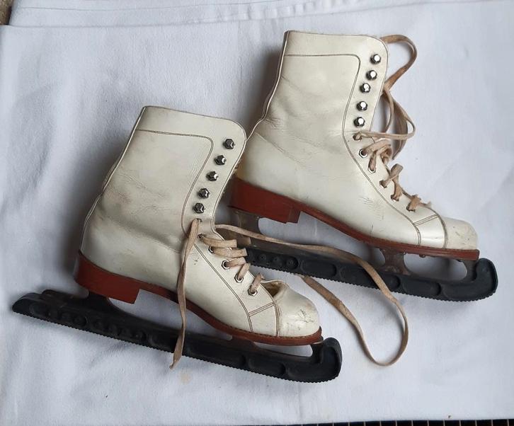 Damesschaatsen, Sturmer-Tornado. 28 cm. lang en 24 cm. hoog., Sport en Fitness, Schaatsen, Zo goed als nieuw, Kunstschaatsen, Overige merken