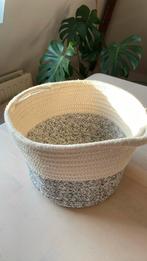 Gevlochten mand, zo goed als nieuw, Huis en Inrichting, Woonaccessoires | Schalen en Manden, Overige materialen, Mand, Rond, Ophalen of Verzenden