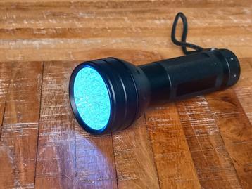 UV zaklamp metaal 15 cm lang op batterijen 3xAA uv lamp ZGAN