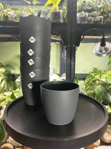 Elho sierpotten beschikbaar voor biedingen