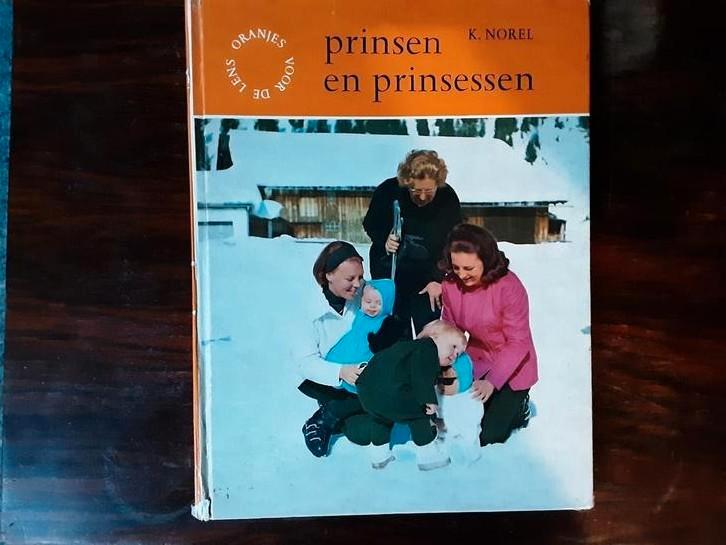 Koninklijk Huis: Voor de Lens der Oranjes, Verzamelen, Koninklijk Huis en Royalty, Ophalen of Verzenden