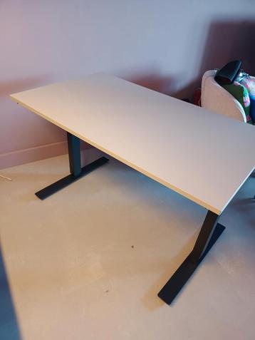 Ikea trotten bureau (1.20m) - verstelbaar beschikbaar voor biedingen