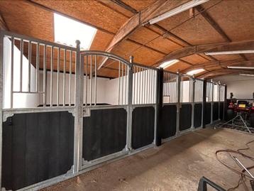 Luxe paardenstalfronten in zeer goede staat! beschikbaar voor biedingen