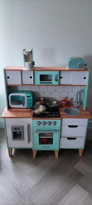 Leuke houten speel keuken van kidskraft beschikbaar voor biedingen