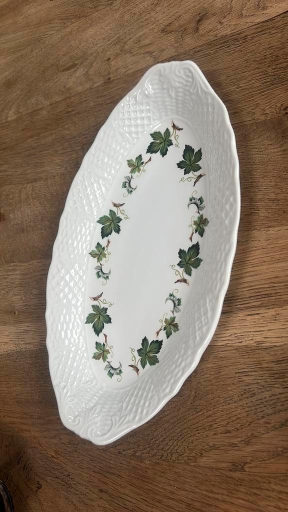 Serveerschaaltje van Marlborough Old English klimop patroon, Antiek en Kunst, Antiek | Schalen, Ophalen of Verzenden