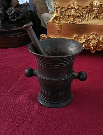 Antieke bronzen Vijzel met stamper (  uit 1860 ) beschikbaar voor biedingen