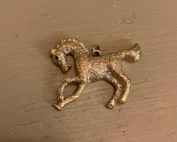 Vintage goudkleurig glitter paardje kettinghanger hangertje beschikbaar voor biedingen