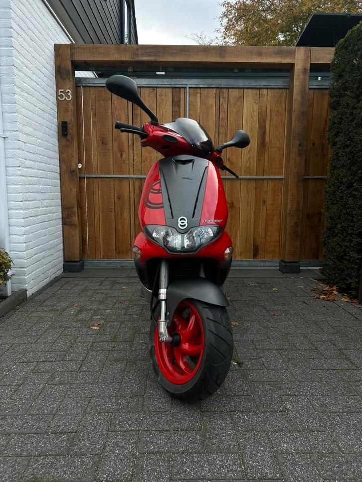 Gilera Runner 50cc 2t DD DUITS, Fietsen en Brommers, Scooters | Piaggio, Zo goed als nieuw, Overige modellen, Tweetakt, Ophalen