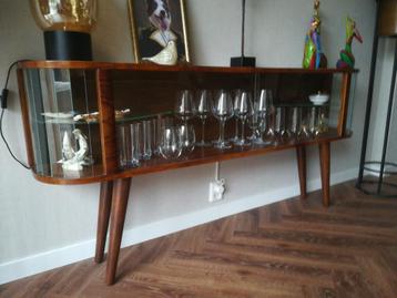   Retro vitrinekast uit de jaren 50/60 beschikbaar voor biedingen