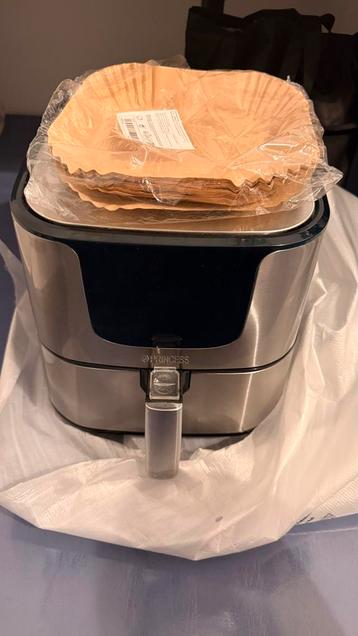 Airfryer 5.5L + baking sheets beschikbaar voor biedingen