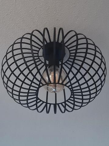 Diverse plafondlampen beschikbaar voor biedingen