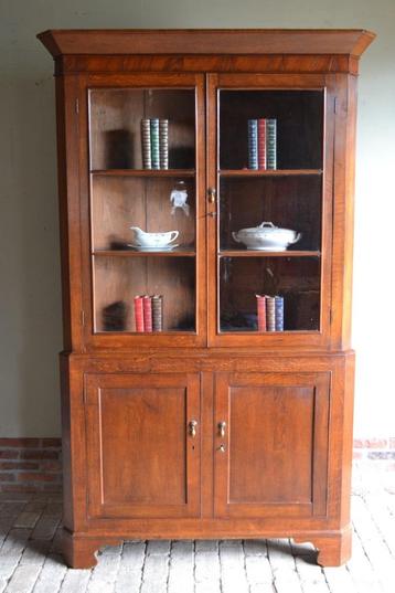 Prachtige antieke eiken houten hoekkast, boekenkast, vitrine beschikbaar voor biedingen