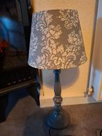 Leuk lampje met hoge houten voet nette staat, Huis en Inrichting, Lampen | Tafellampen, Ophalen, Gebruikt, Minder dan 50 cm