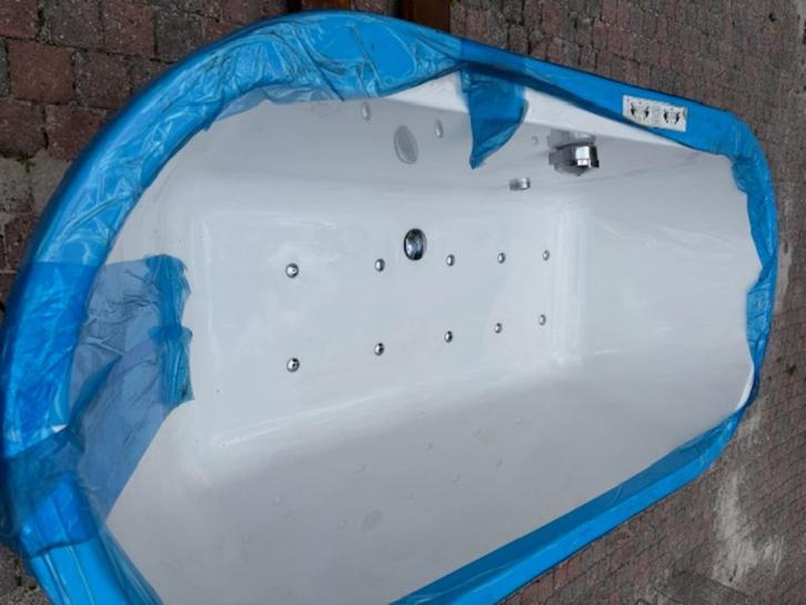 Bad-Villeroy en Boch -massagebad nieuw aktie., Doe-het-zelf en Verbouw, Sanitair, Nieuw, Bad, Ophalen