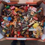 Doos vol oude sleutelhangers, Verzamelen, Speldjes, Pins en Buttons, Ophalen, Gebruikt, Overige onderwerpen