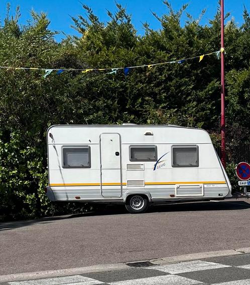 Nette Burstner fun 435 TN Sportiv met voortent en luifel, Caravans en Kamperen, Caravans, Particulier, tot en met 4, 750 - 1000 kg