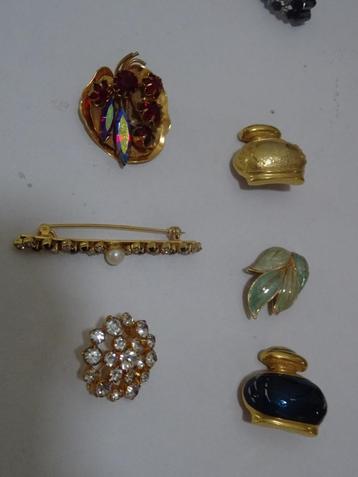 broches verguld vintage broches flesje strass emaille  beschikbaar voor biedingen
