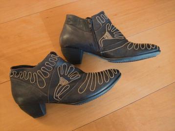 Nieuw! Bruin leren enkelschoen met sierstiksels THINK! 38-39 beschikbaar voor biedingen