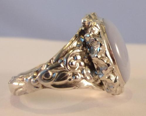 Zilveren ring met 7 ct opaal – bloemmotief – antiek, Sieraden, Tassen en Uiterlijk, Antieke sieraden, Ring, Zilver, Met edelsteen