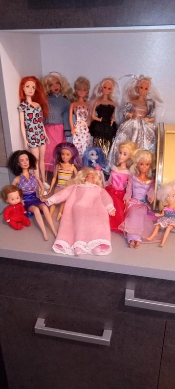 Verschillende vintage barbie poppen, Mattel, Hasbro,  beschikbaar voor biedingen