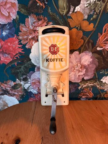 Vintage Douwe Egberts koffiemolen beschikbaar voor biedingen