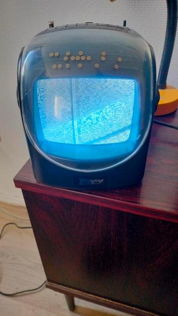 Spacey baby televisie beschikbaar voor biedingen