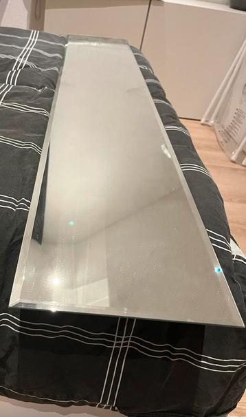 Langwerpige spiegel beschikbaar voor biedingen