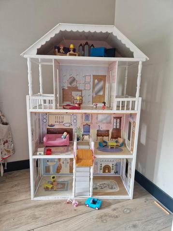 Groot poppenhuis  beschikbaar voor biedingen