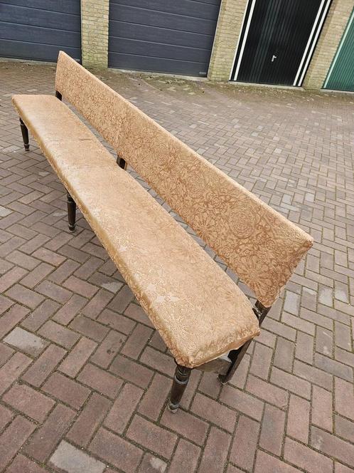 Oude houten kerkbank Lengte 290   Bruin skai, Antiek en Kunst, Antiek | Meubels | Stoelen en Banken, Ophalen of Verzenden