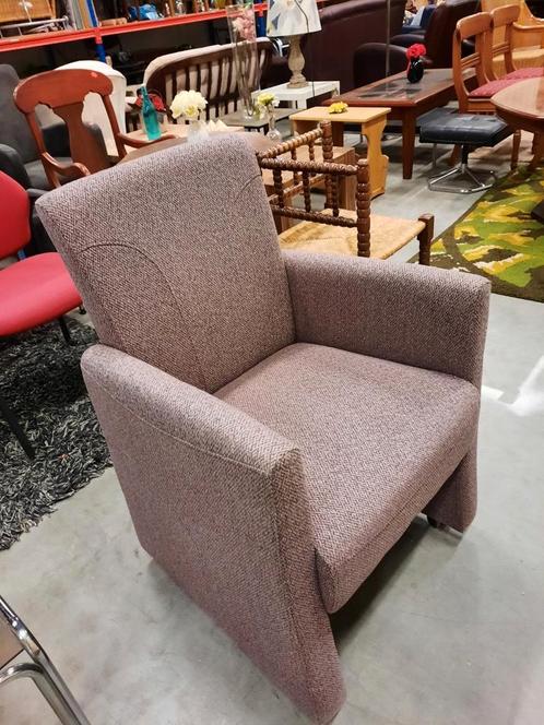 Verrijdbare eetkamerstoel met bruin stoffen bekleding, Huis en Inrichting, Stoelen, Gebruikt, Eén, Stof, Bruin, Ophalen