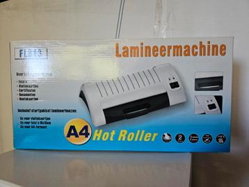 Lamineermachine en 50 A4 hoezen **NIEUW** beschikbaar voor biedingen