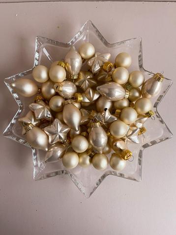 Parelmoer mini kerstballen beschikbaar voor biedingen