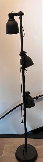 Staande lamp industrieel met 3 spots mat zwart, Huis en Inrichting, Lampen | Vloerlampen, 150 tot 200 cm, Gebruikt, Metaal, Ophalen