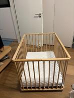 Baby box - kinderbox light wood with weels and mattress, Ophalen, Zo goed als nieuw