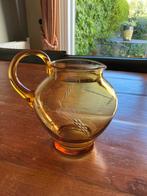 OUDE BRUINE GLAZEN KAN / VAAS MET GRAVURES, MOEDERDAG CADEAU, Antiek en Kunst, Antiek | Glas en Kristal, Ophalen of Verzenden