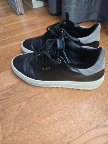 Super gave Mason Garments schoenen  beschikbaar voor biedingen